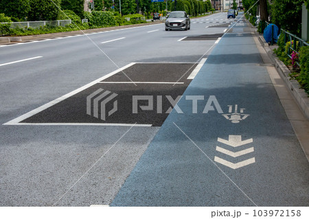 自転車専用道路と路上コインパーキング 103972158
