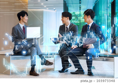 オフィスで働くビジネスマン 撮影協力「LINK FOREST」 オフィスで働くビジネスマン 撮影協力「LINK FOREST」 103973348