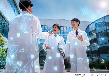 会議をする白衣の男性 撮影協力「LINK FOREST」 会議をする白衣の男性 撮影協力「LINK FOREST」 103973364