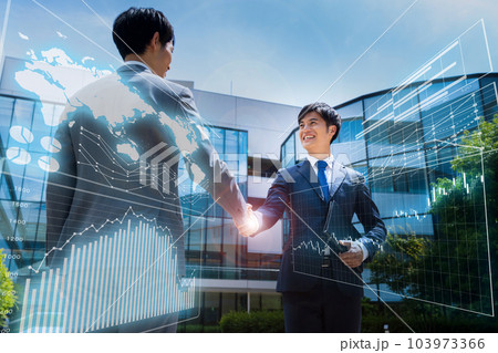 オフィスで働くビジネスマン 撮影協力「LINK FOREST」 オフィスで働くビジネスマン 撮影協力「LINK FOREST」 103973366