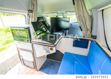 キャンピングカー インテリア バンライフ パソコン モバイルオフィス キャンピングカー インテリア バンライフ パソコン モバイルオフィス 103973952