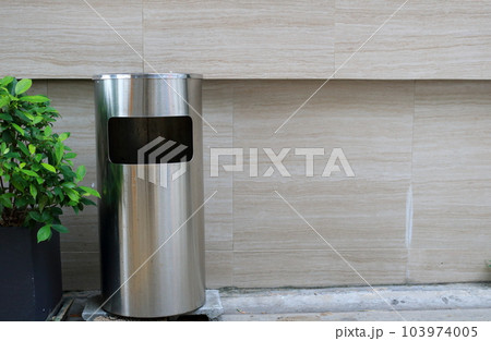 Stainless cylinder bin. 103974005