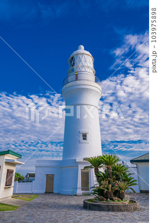 （静岡県）御前崎の御前埼灯台 103975898