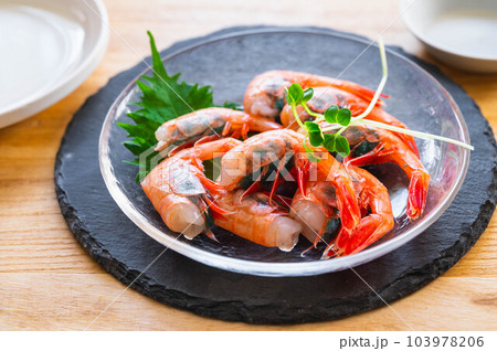 子持ち甘えびの刺し身 子持ち甘えびの刺し身 103978206