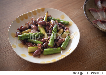 ホタル烏賊とアスパラのソテー 103980154