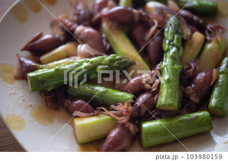 ホタル烏賊とアスパラのソテー 103980159