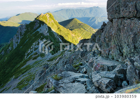 塩見岳山頂より 塩見岳山頂より 103980359