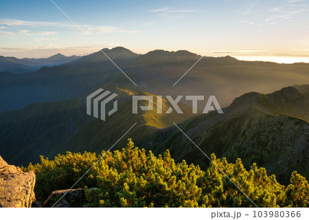 塩見岳山頂より 103980366