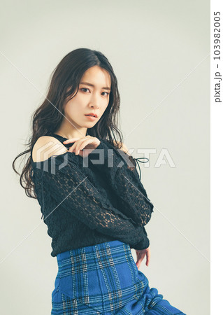 女性のファッションポートレート 女性のファッションポートレート 103982005