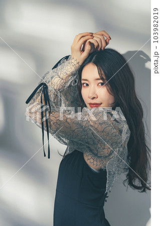 女性のファッションポートレート 女性のファッションポートレート 103982019