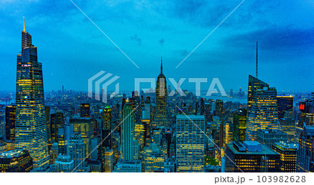 ニューヨークの夜景　エンパイアステートビル 103982628