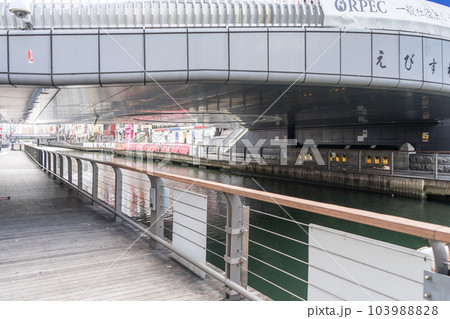 社会問題になっているグリ下の風景 社会問題になっているグリ下の風景 103988828