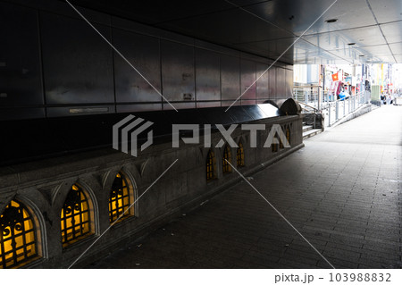 大阪道頓堀のグリ下の風景 大阪道頓堀のグリ下の風景 103988832