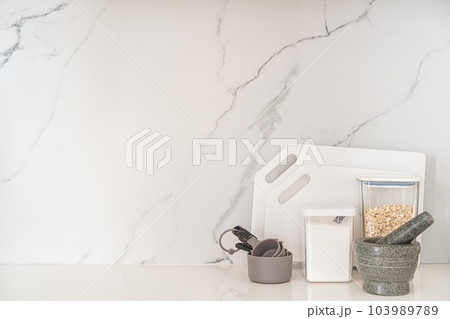 Kitchen utensils background 103989789