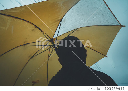 raining 103989911