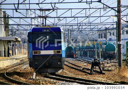 信州のエネルギー供給を支える電気機関車牽引のタンク貨物列車 103991034