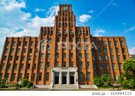 東京 日比谷公会堂と市政会館の風景 103994115