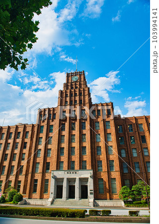 東京 日比谷公会堂と市政会館の風景 103994141