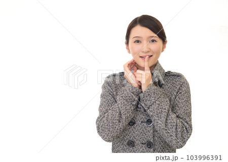 笑顔の女性 103996391