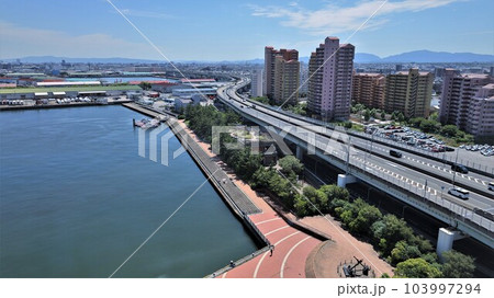 阪神高速泉大津PAから堺・大阪方面を望む（大阪府泉大津市）動画あり 103997294