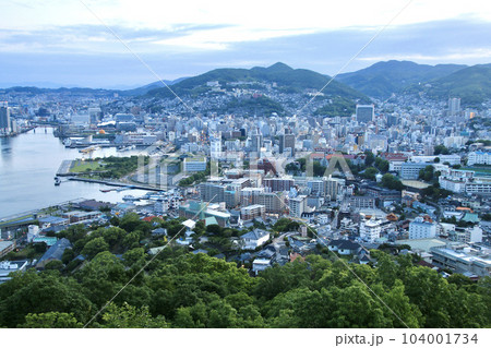 鍋冠山展望台からの眺望・北方面・朝（長崎県・長崎市） 104001734