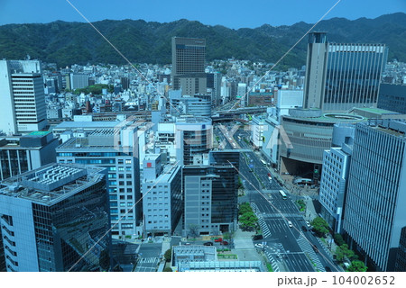 神戸市役所の展望フロアーから眺めた、三宮とフラワーロード方向 神戸市役所の展望フロアーから眺めた、三宮とフラワーロード方向 104002652