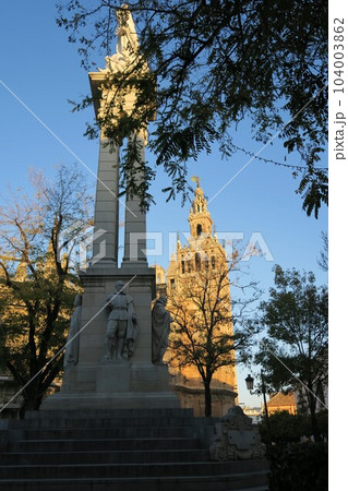 モスク跡地の建てられたセビリヤ大聖堂のヒラルダの塔 モスク跡地の建てられたセビリヤ大聖堂のヒラルダの塔 104003862