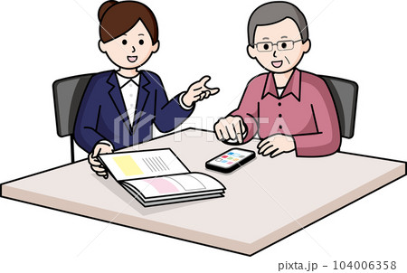 スマホ教室/スマホ販売店 女性スタッフとシニアの男性 スマホ教室/スマホ販売店 女性スタッフとシニアの男性 104006358