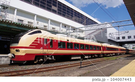 国鉄特急色のE653系電車 国鉄特急色のE653系電車 104007443