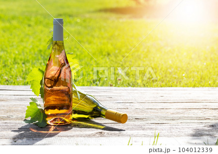 White and rose wine bottles 104012339