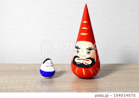 三角だるま　起き上がり小法師 郷土玩具　縁起物　民芸 夫婦円満 Amazon.co.jp: 三角だるま 起き上がり小法師 郷土 縁起物 民芸