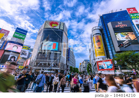 日本の東京都市景観 梅雨の晴れ間…雲間から青空…奥には暗雲…マスクからの解放進む…=6月14日 日本の東京都市景観 梅雨の晴れ間…雲間から青空…奥には暗雲…マスクからの解放進む…=6月14日 104014210