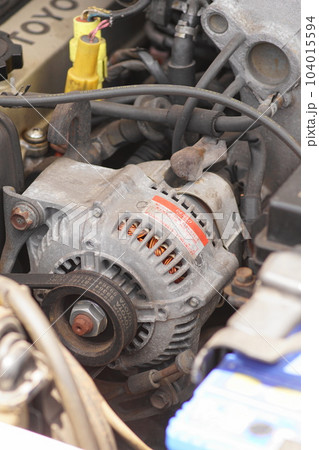クラシックカーのオルタネータ クラシックカーのオルタネータ 104015594
