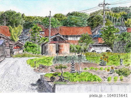 大きなタンクのある田舎町の風景 104015641