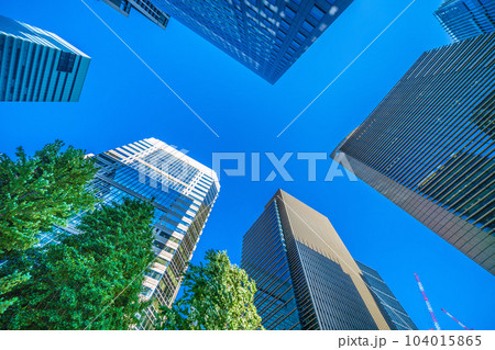 日本の東京都市景観「大手町」交差点からオフィス群を望む=6月16日 日本の東京都市景観「大手町」交差点からオフィス群を望む=6月16日 104015865