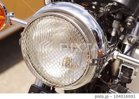 クラシックバイクのヘッドライトディテール クラシックバイクのヘッドライトディテール 104016091