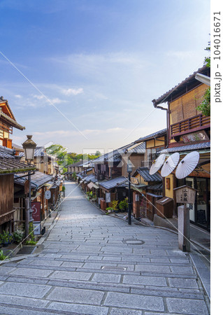 京都 二寧坂(二年坂)の風情ある街並み 京都 二寧坂(二年坂)の風情ある街並み 104016671