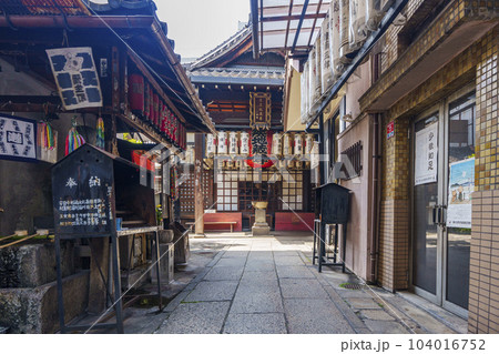 仲源寺（目疾地蔵尊）山門と境内　--京都市東山区-- 104016752
