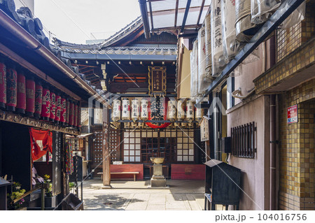 仲源寺（目疾地蔵尊）山門と境内　--京都市東山区-- 104016756