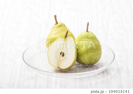ラフランス　西洋梨　フルーツ　果物　イメージ素材 104018141