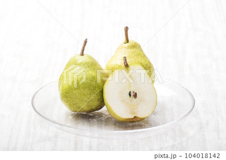 ラフランス　西洋梨　フルーツ　果物　イメージ素材 104018142