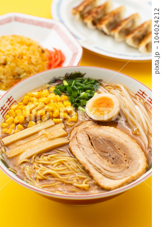味噌ラーメンと餃子とチャーハン 味噌ラーメンと餃子とチャーハン 104024212