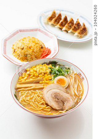 味噌ラーメンと餃子とチャーハン 104024260