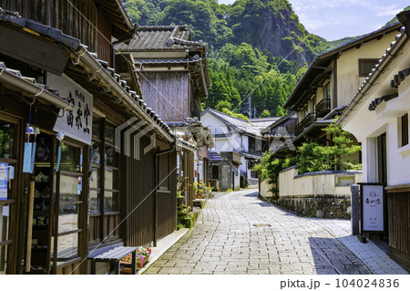秘窯の里 大川内山の町並み(佐賀県伊万里市) 秘窯の里 大川内山の町並み(佐賀県伊万里市) 104024836