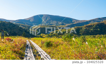 秋の栗駒山登山（産沼コース） 104025320