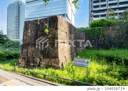 江戸城外堀の赤坂御門跡 104026714