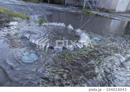 水害　水があふれているマンホール 104028043