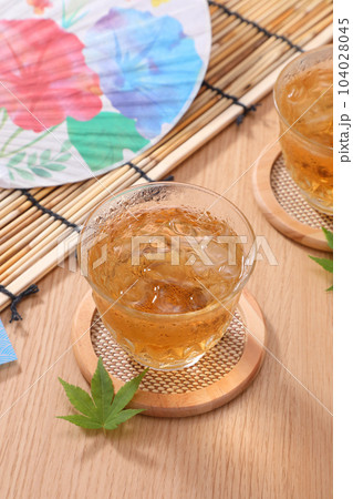よく冷えた麦茶 104028045