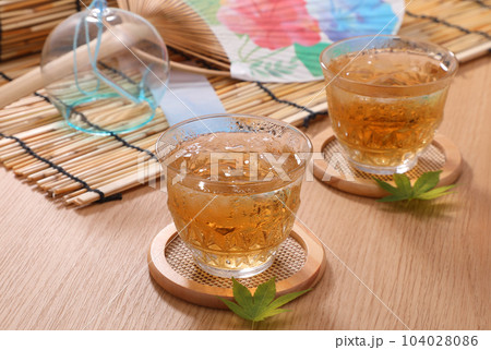 よく冷えた麦茶 よく冷えた麦茶 104028086