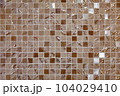 パールのような質感や凸凹した質感のタイル。茶色いモザイクタイルのテクスチャー。 104029410